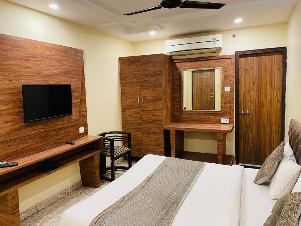 Hotel Augusto Varanasi Ngoại thất bức ảnh